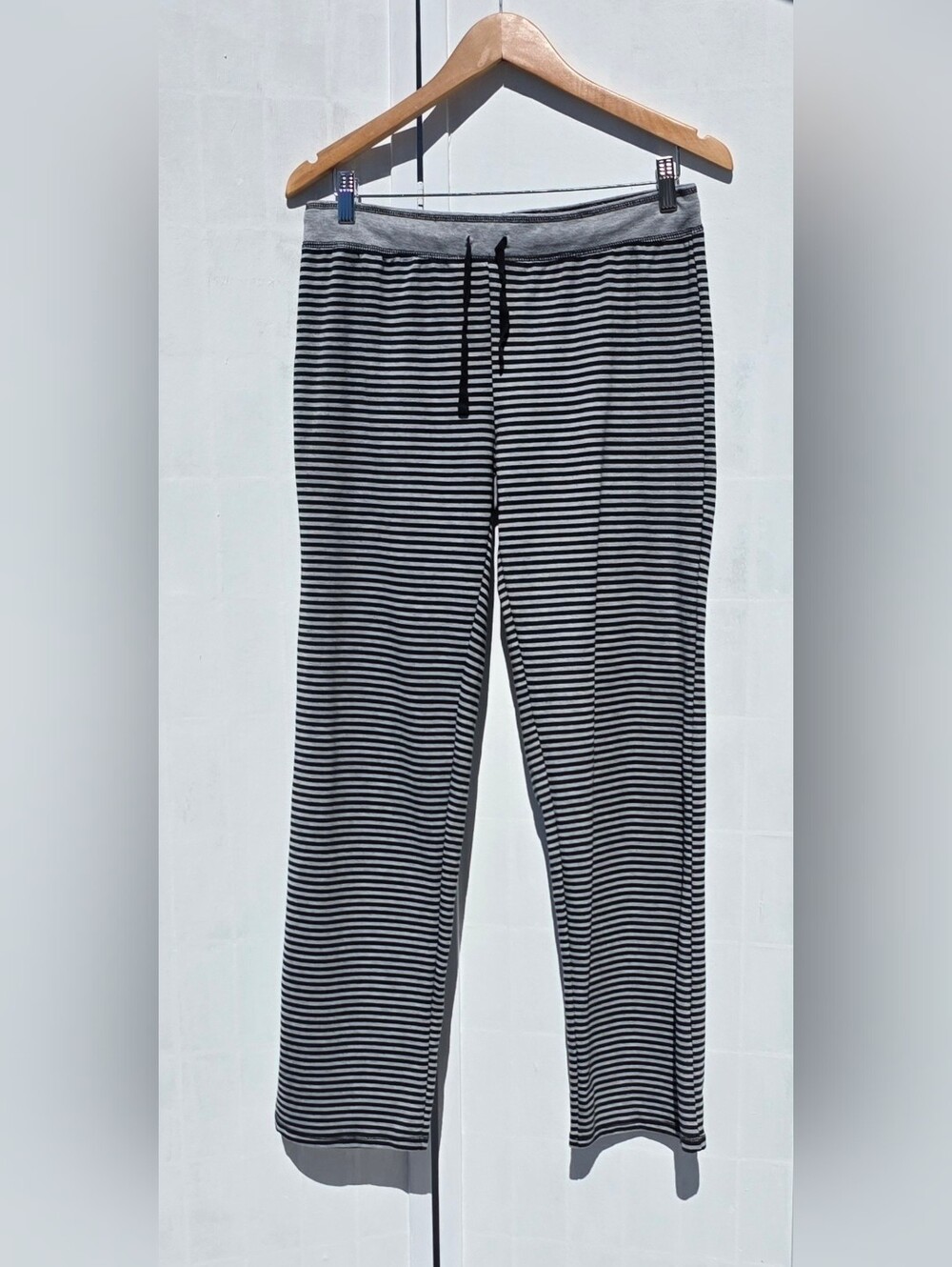 Karen Neuberger Size M Black and White Striped Lounge Pants